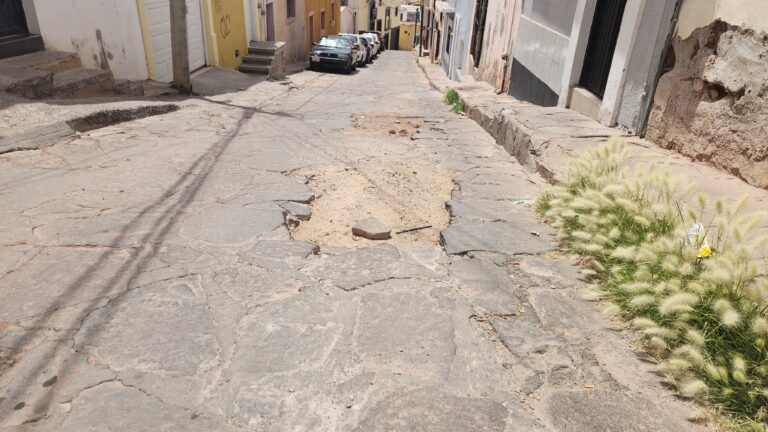 Afecta enorme boquete a vecinos del Centro Histórico