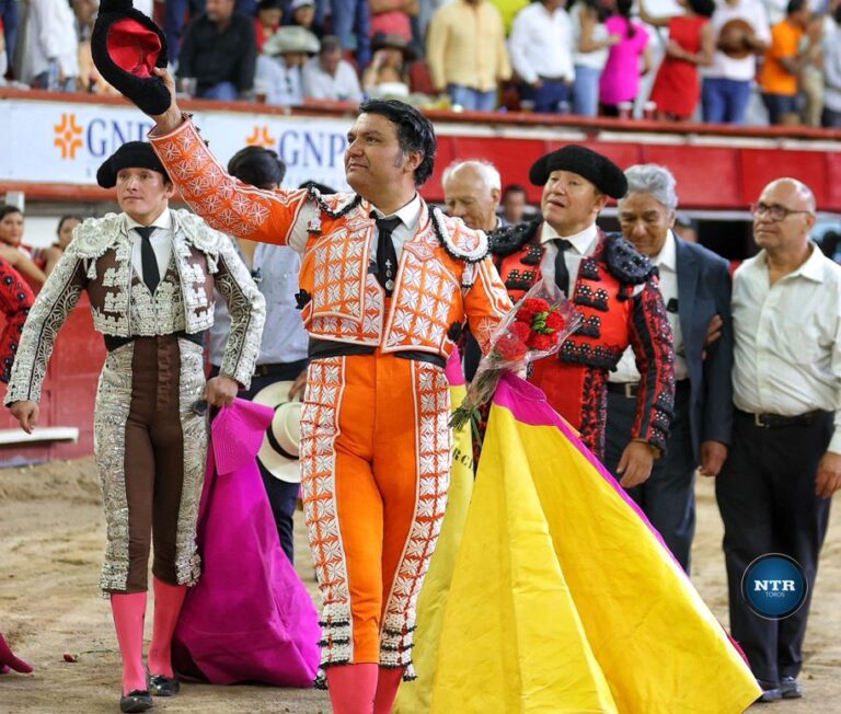 Arturo Gilio, triunfo de dos orejas y salida a hombros