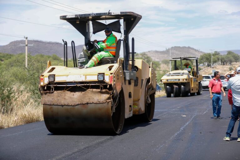 Avanza rehabilitación de carreteras en Cañitas