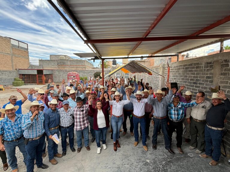 Se reúne Bennelly Hernández con agricultores y ganaderos