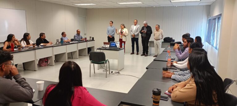 Capacita FIFOMI a comunidad de la Utzac sobre geología
