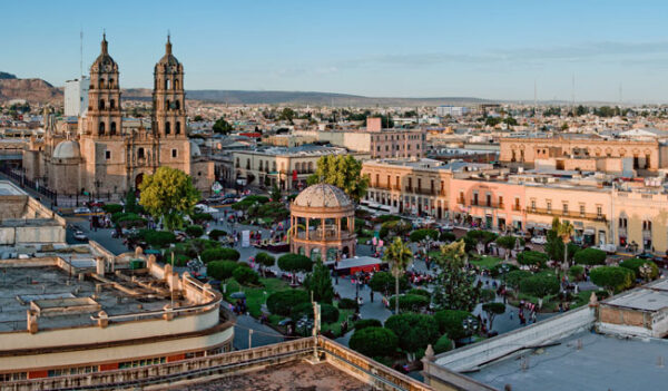 Elaboran en Durango Platillo 450 con res, alacrán, mezcal y chuales