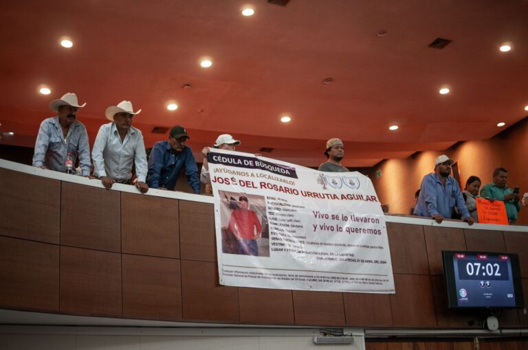 Escala protesta por profe Chayo