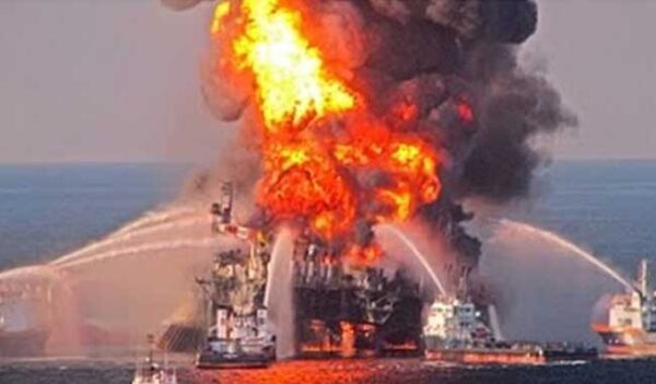 Evacuan plataforma en el golfo de México tras explosión