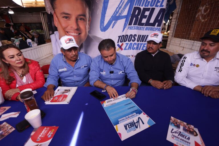 Firma Miguel Varela compromisos con locatarios del Mercado De Abastos