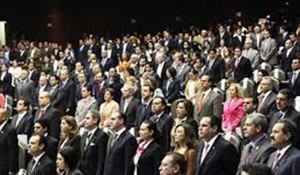 Guardan diputados minuto de silencio en memoria de reportera asesinada