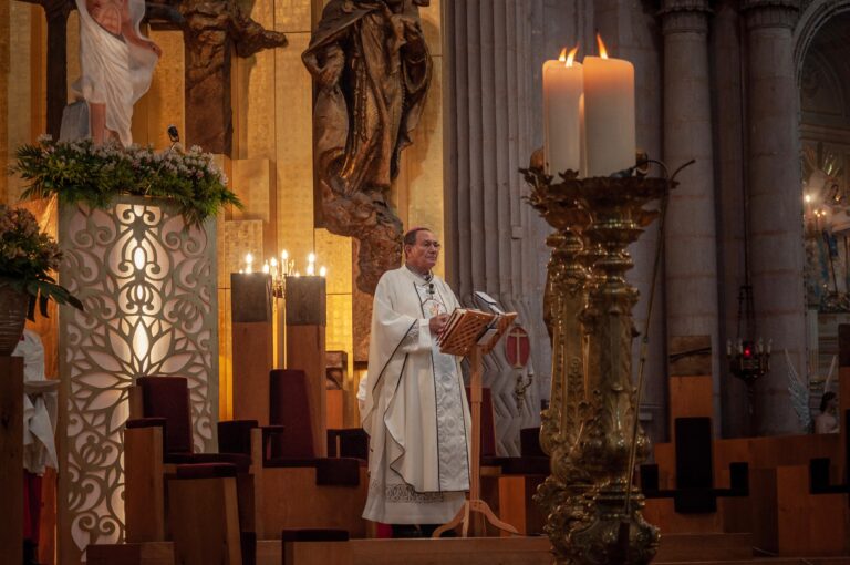 Llama obispo a continuar la misión de la Iglesia