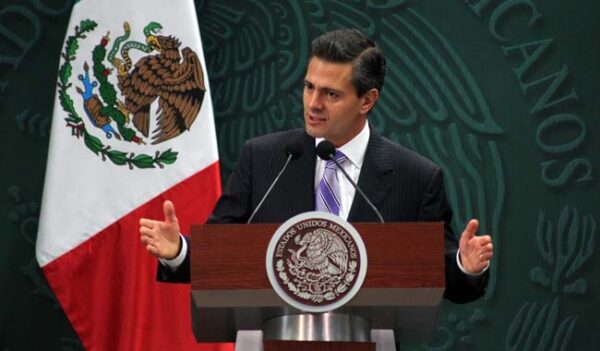 Mexicanos tienen con qué escribir historias de éxito: Peña Nieto