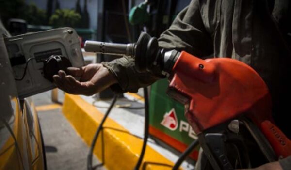 Ponen en pausa 600 permisos gasolineros
