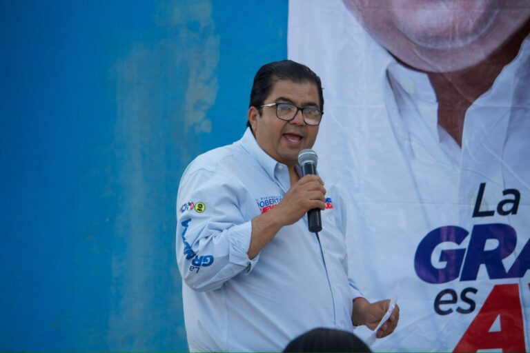 Presenta Luévano propuestas de campaña en Los Frayles y Bellavista