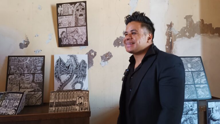 Exhibe Juan Ávila su carrera con Contraste absoluto