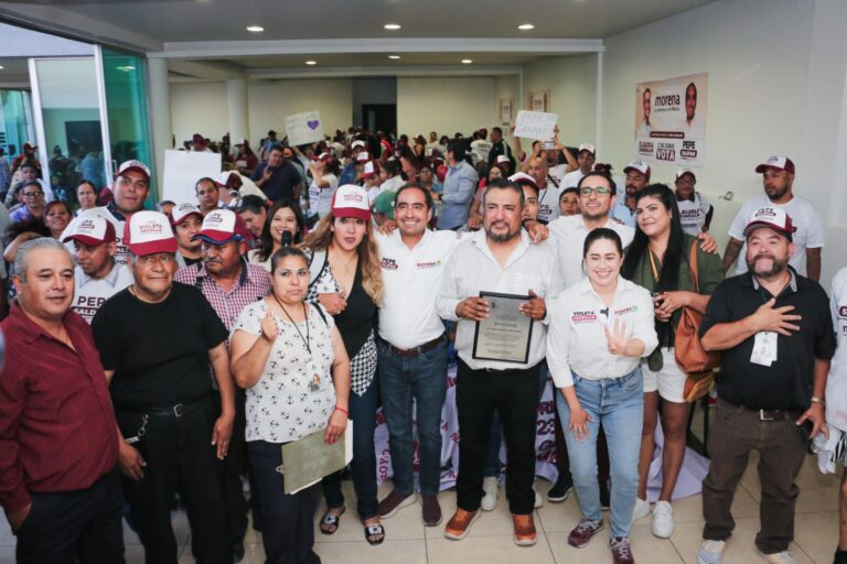 Promete Saldívar construir baños en tianguis Arroyo de la Plata