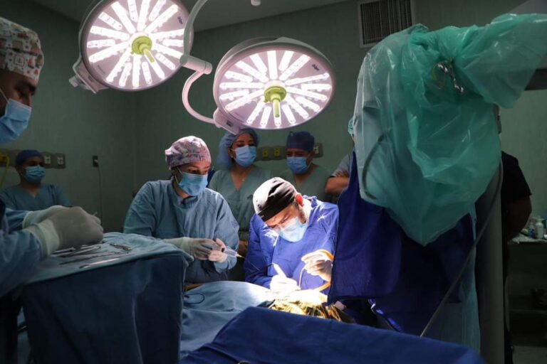 Realizan con éxito cirugías de implante coclear