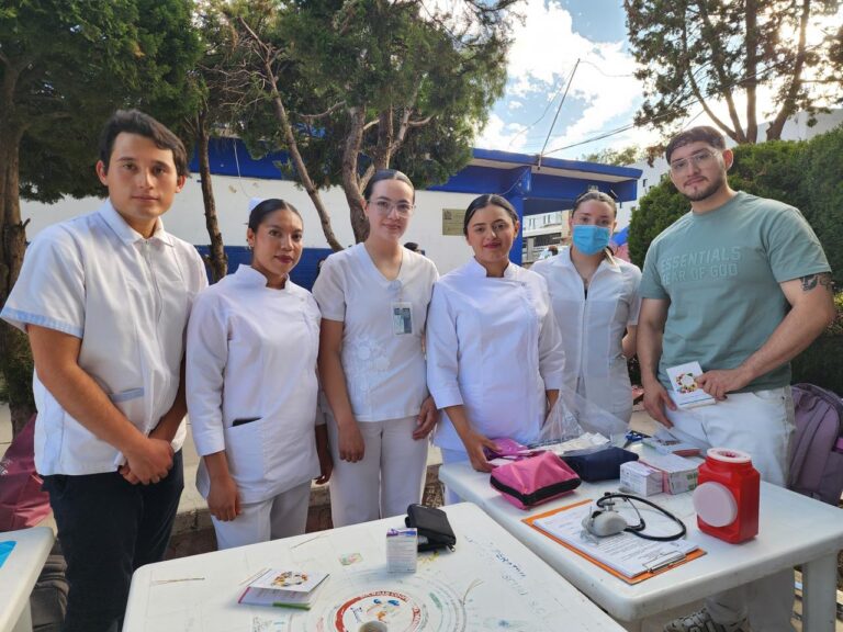 Realizan primer Feria de Salud para padres de universitarios