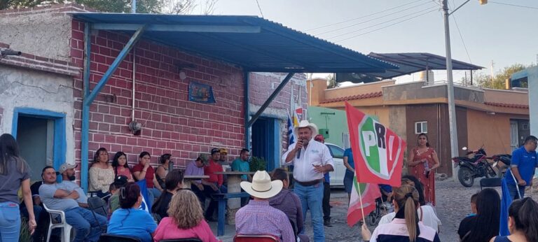 Recorre Olegario Viramontes comunidades de Jalpa