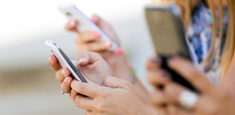 Prohíbe Reino Unido acceso a redes a menores de 16 años