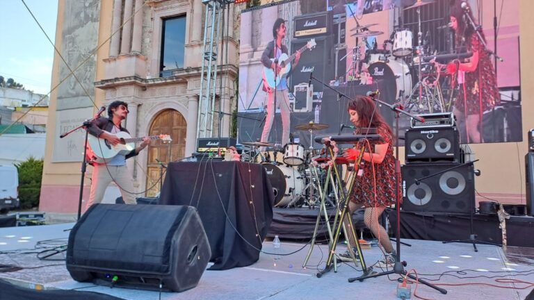 Se adueña el talento local de la Plazuela 450