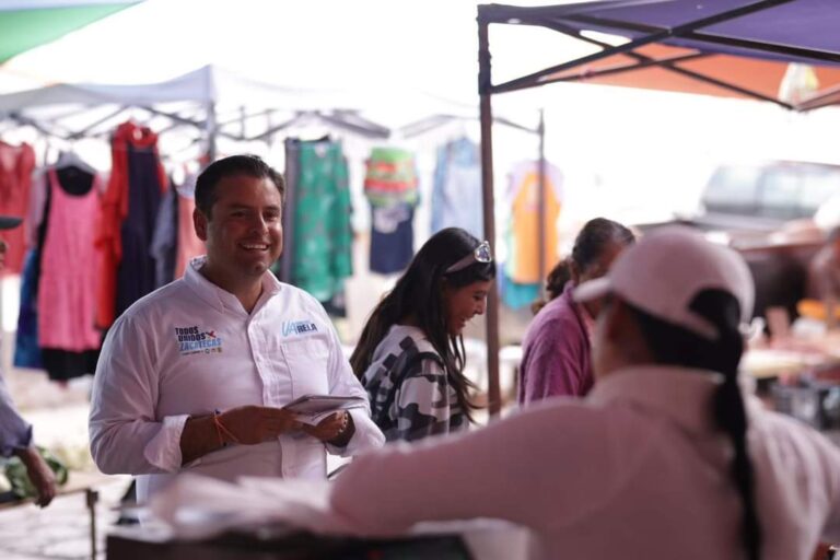Se compromete Varela a trabajar por tianguis de la capital