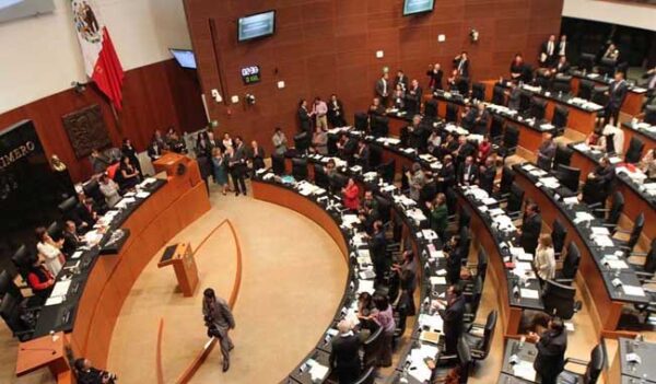 Senadores panistas impulsan nueva modalidad de voto en el extranjero