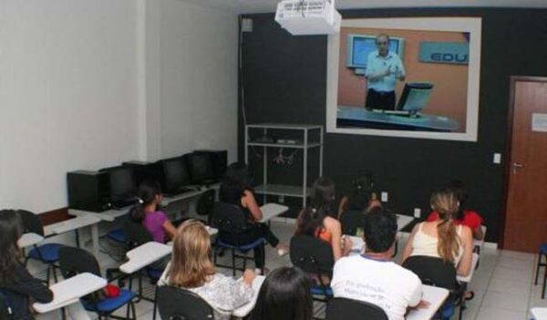 Tele-aulas cumplen casi medio siglo