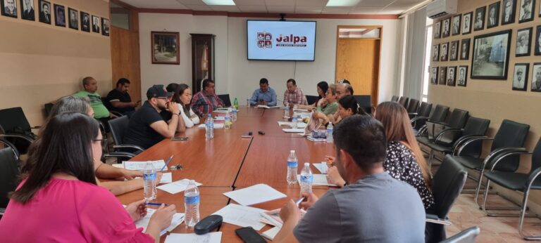 Usan recursos de Jalpa para campaña de ex secretaria
