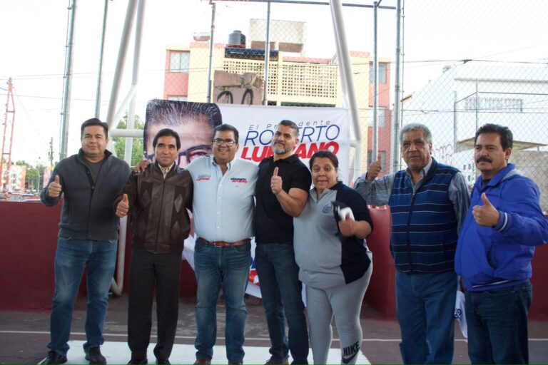 Vecinos de Gavilanes piden ayuda a Roberto Luévano