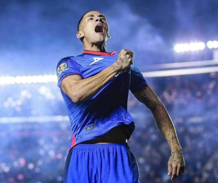 Cruz Azul y América empatan en la ida