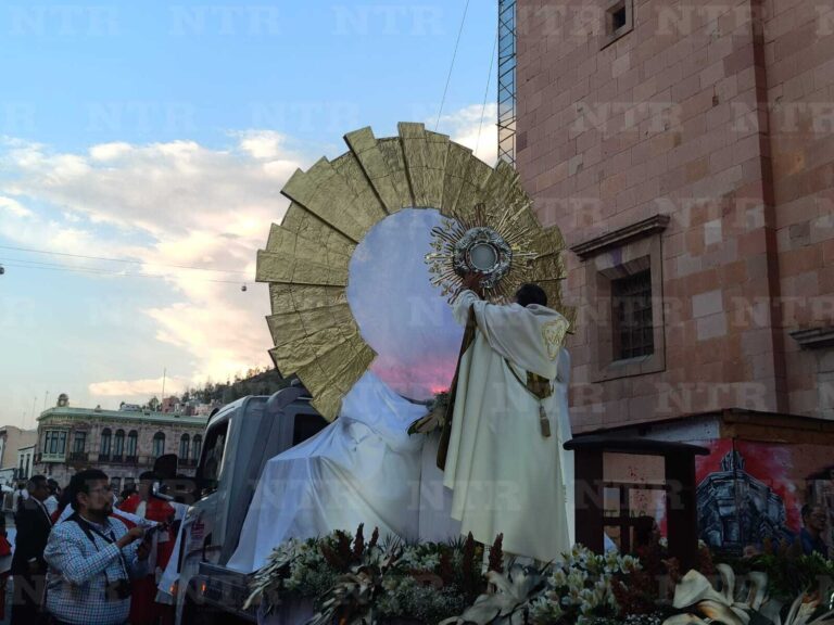 Piden zacatecanos con procesión alto a la violencia y a la sequía