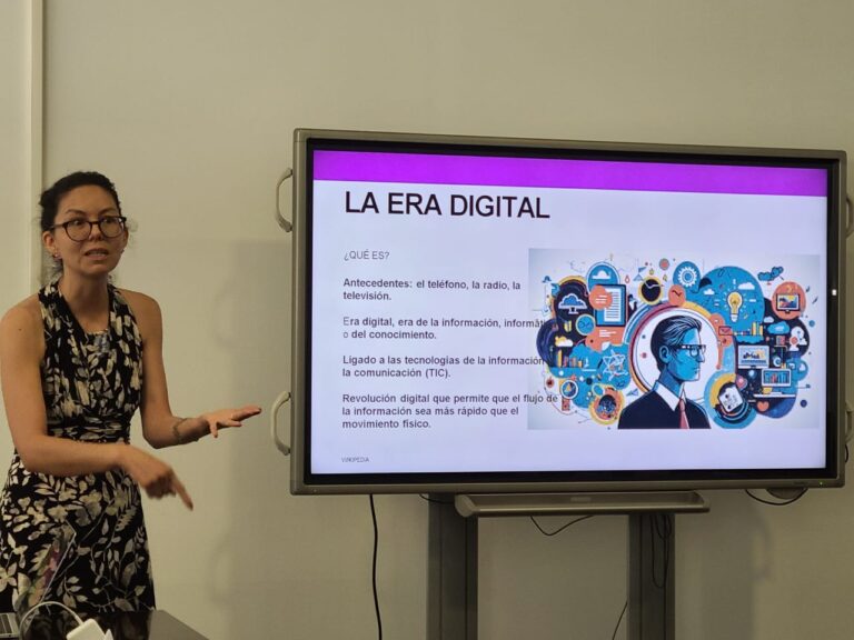 Imparten docentes de artes curso de formas discursivas