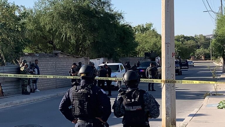 Investigan a policías por balear a menor
