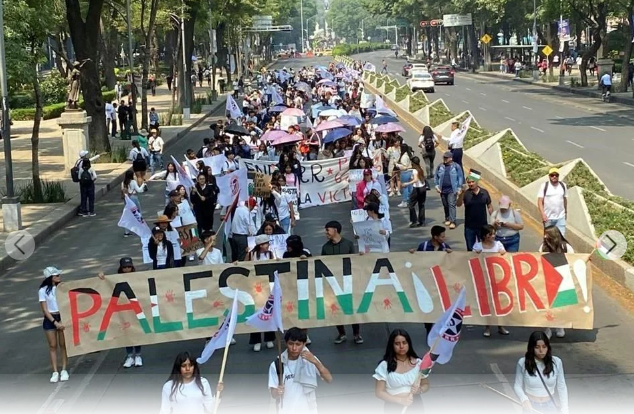 Marchan estudiantes a Embajada de EU