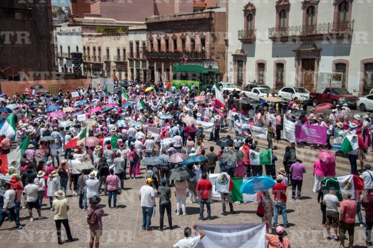 Toma la capital la marea rosa