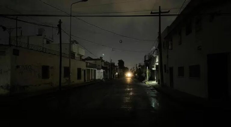 Apagón masivo afecta tres municipios