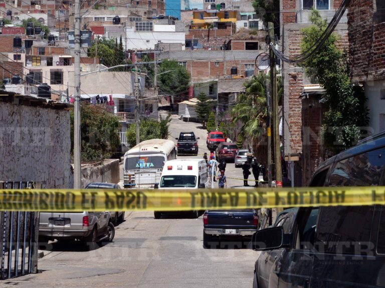Muere hombre en la vía pública