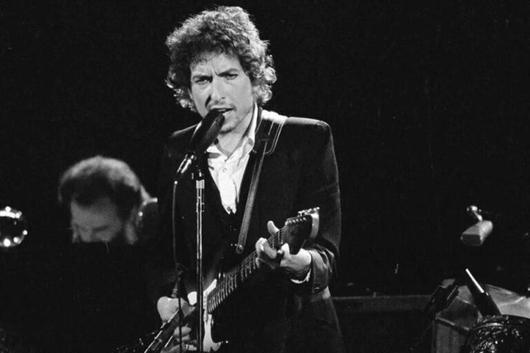 Pagan 196 mil dólares por pintura de Bob Dylan
