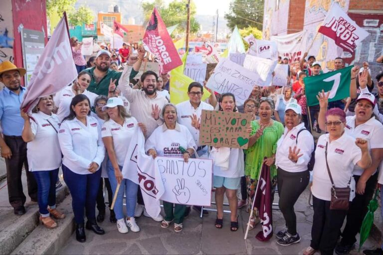 Promueve Jorge Miranda su carta de navegación en colonia Tres Cruces