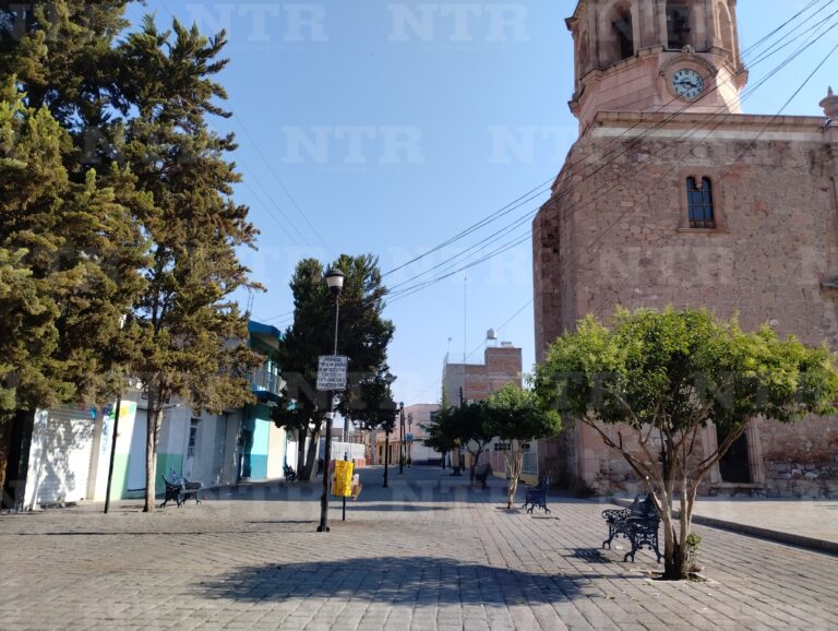Denuncian a funcionario del SMDIF de Luis Moya