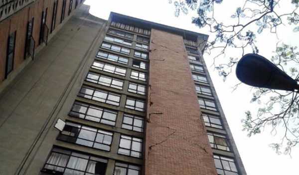 Reporta Protección Civil 48 edificios con grietas por sismo