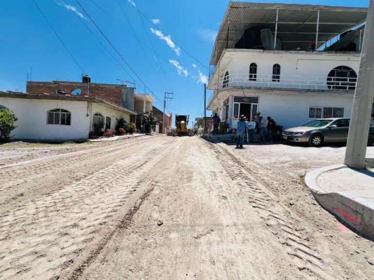 Restauran carreteras y red de drenaje en Jalpa