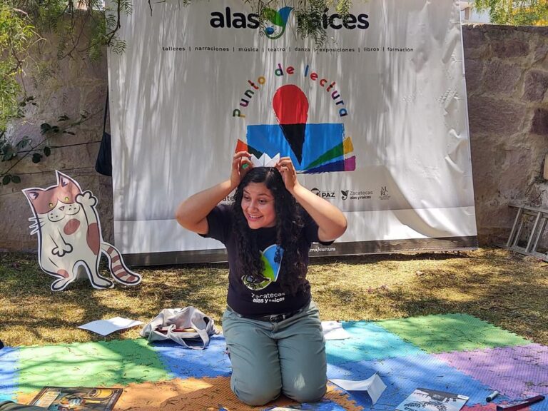 Reúne colectiva Flores del Desierto a niños con cuentos