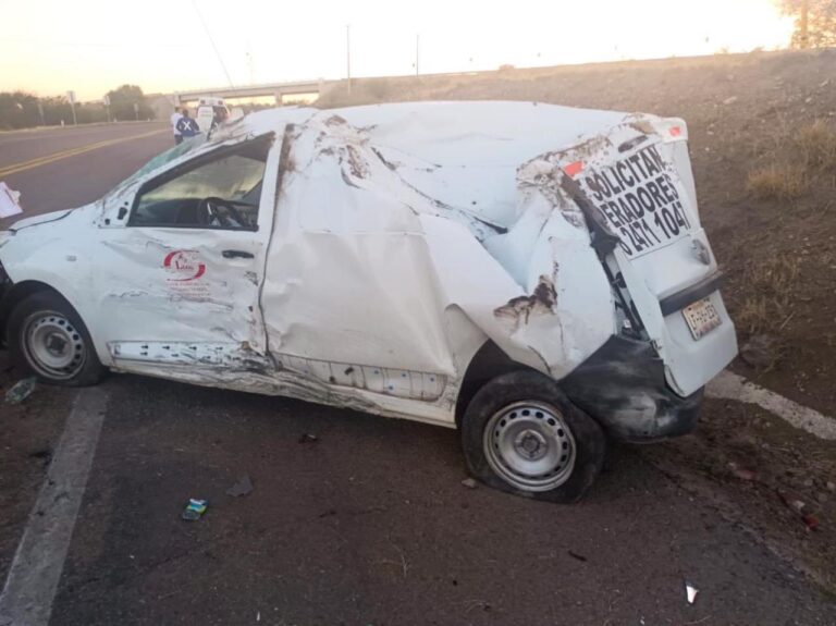 Vuelca conductor sobre carretera federal 49 y resulta lesionado