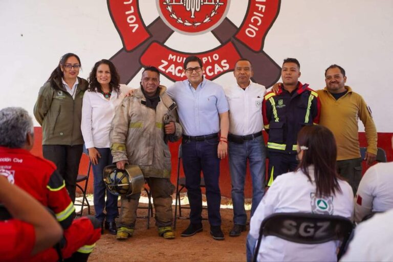 Equipan a personal de PC y bomberos de la capital