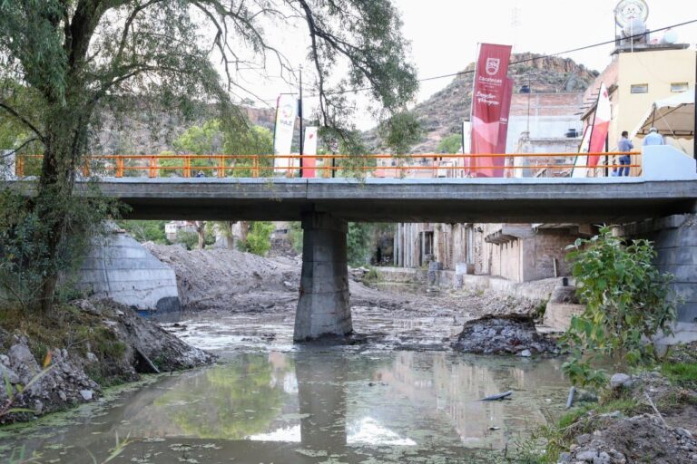 Trabajan en la reconstrucción de Genaro Codina tras inundación