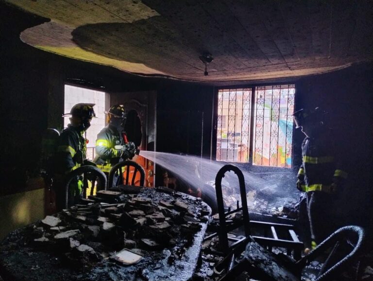 Se incendia casa en colonia H. Ayuntamiento; no hay lesionados