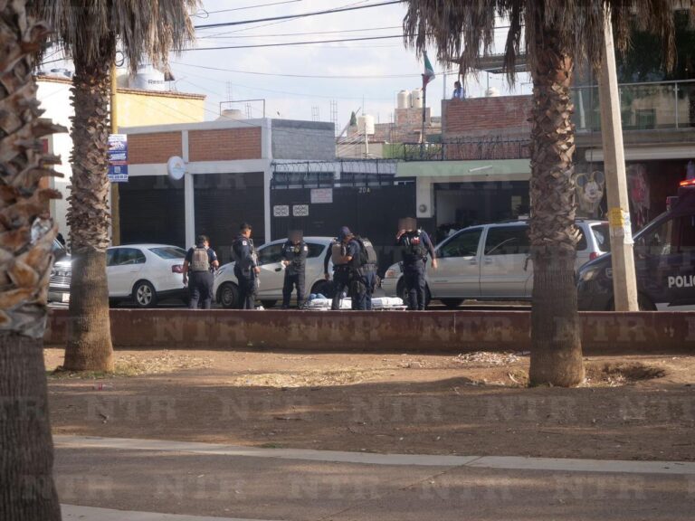 Ejecutan a hombre y hieren a mujer en vialidad Arroyo de La Plata