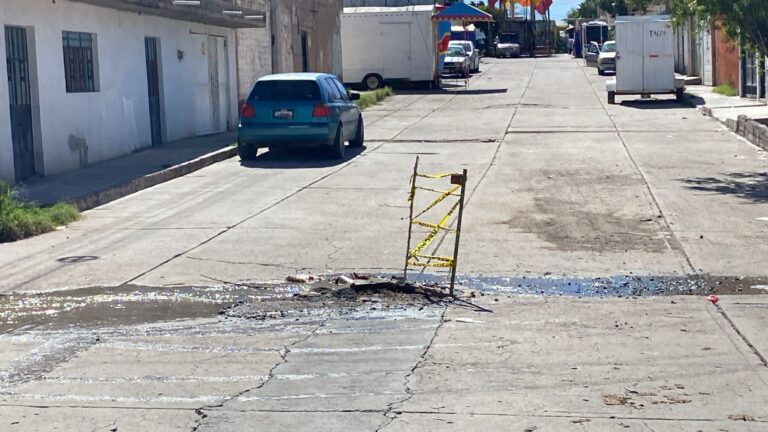 Denuncian fuga de aguas residuales en la Lomas de Plateros