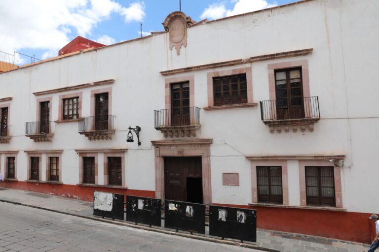 A punto de colapsar, bóveda en primaria Valentín Gómez Farías