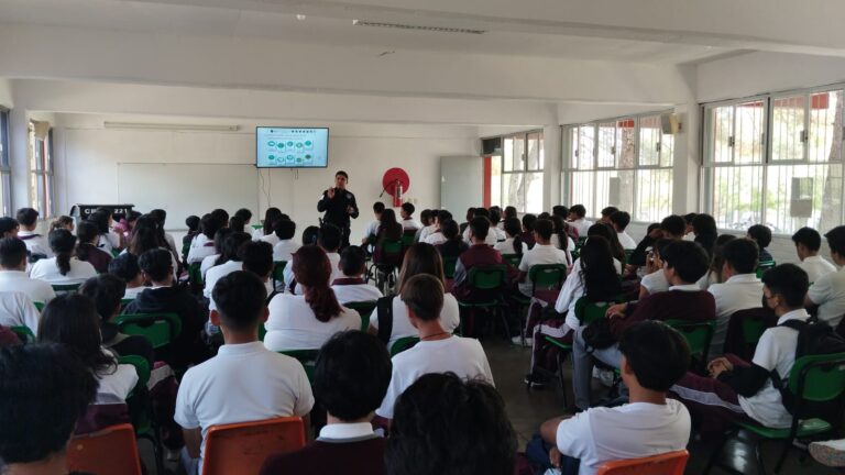Imparten talleres en escuelas para prevenir delitos