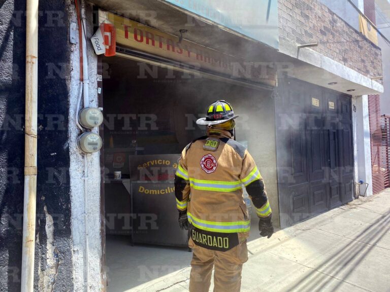 Se incendia cocina de local de comida