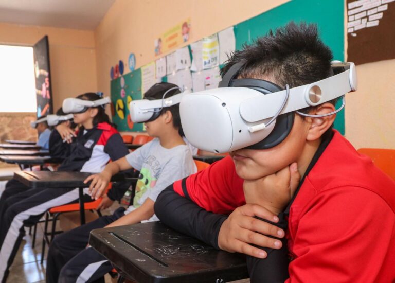 Llevan realidad virtual a niños zacatecanos